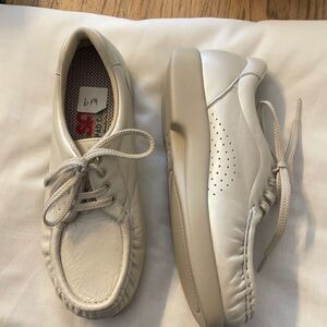 SAS TAKE TIME PEARLY BONE COMFORT SHOES.   NEW
